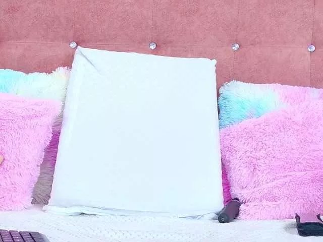 Offline AlliciaKim on BongaCams