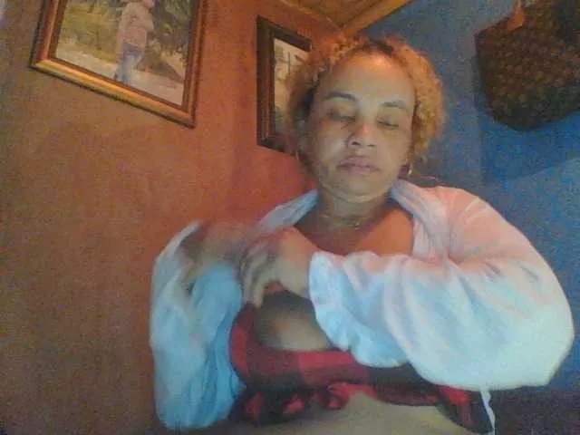 Offline Amanah on BongaCams