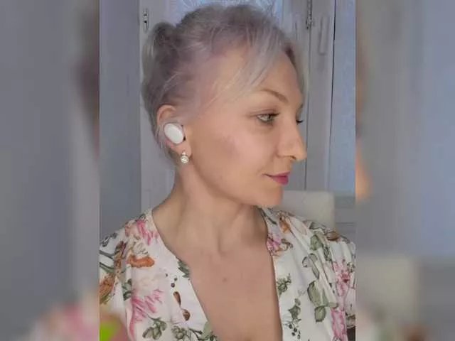 Offline Anesteishen on BongaCams