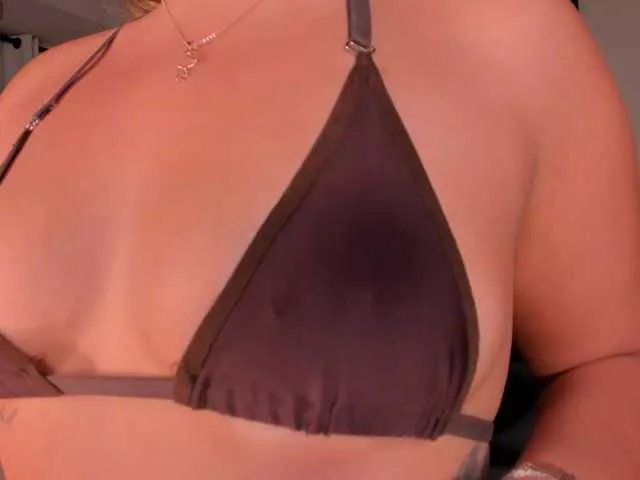 Freechat AnnaBrooks on BongaCams