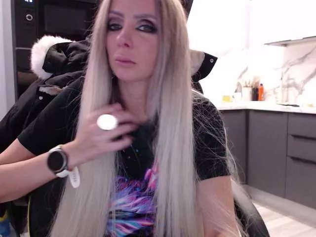 Offline blondalina on BongaCams