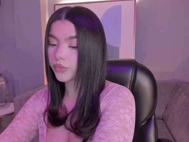 Offline CandaseRussell on BongaCams