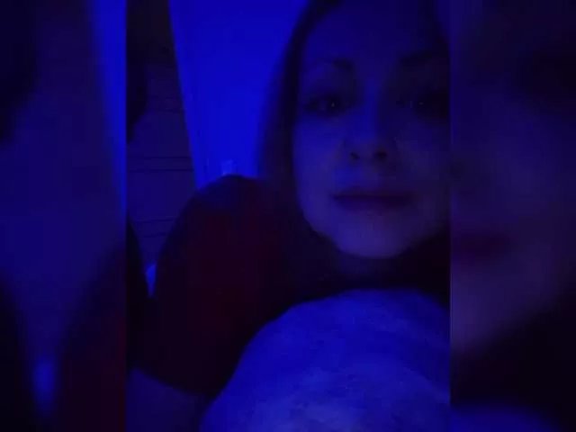 Offline Chelsi16 on BongaCams