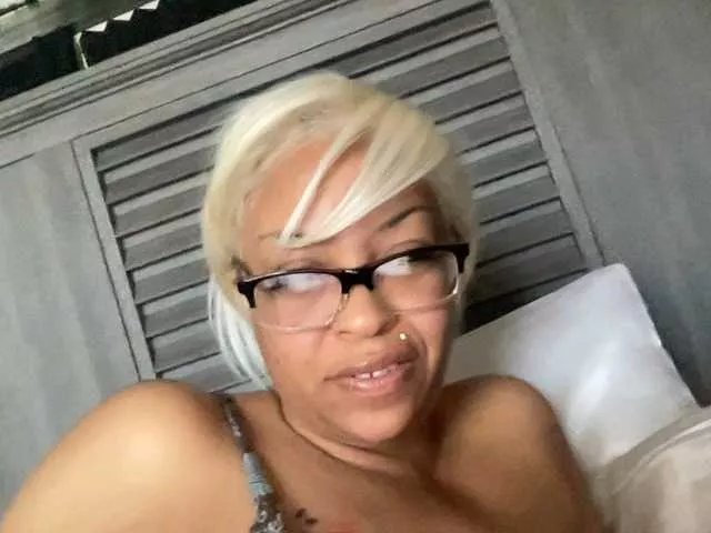 Freechat CocaNutt on BongaCams