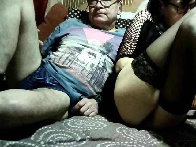 coupleofcoolx on BongaCams 