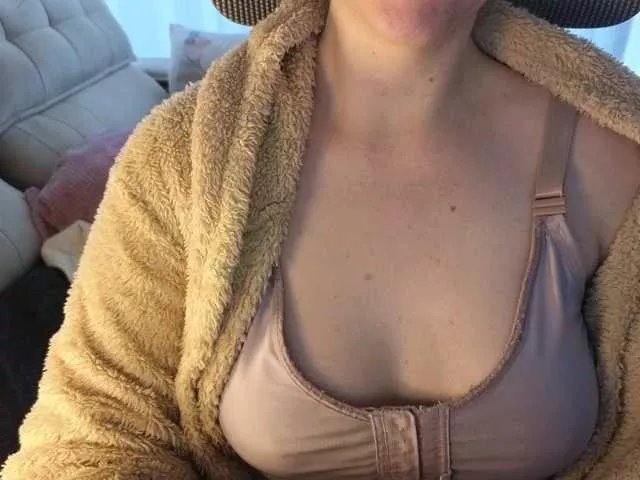 Freechat CreamyWoman on BongaCams