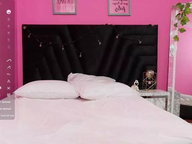 Freechat cutepetitee on BongaCams