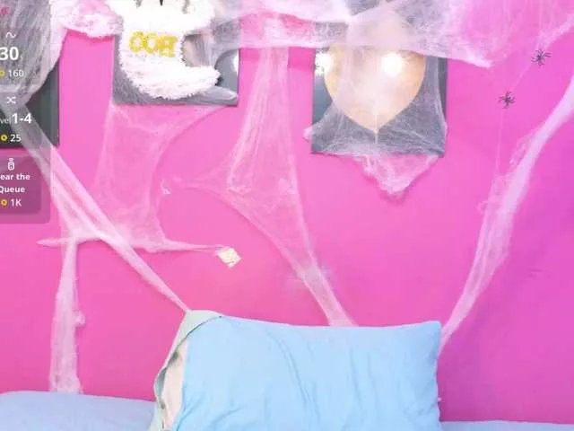 Freechat cutepetitee on BongaCams