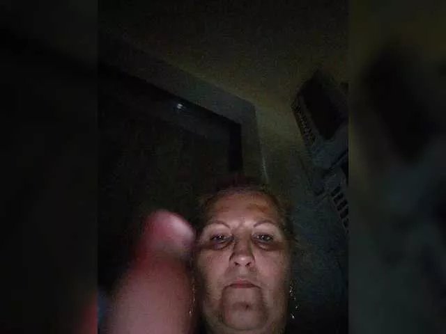 Offline DivineBlond on BongaCams