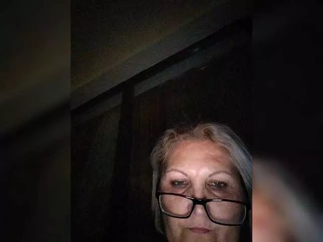 Offline DivineBlond on BongaCams