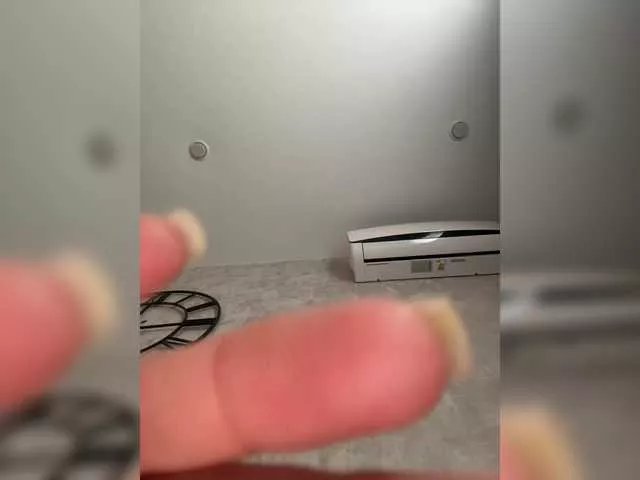 Offline Ellidi on BongaCams