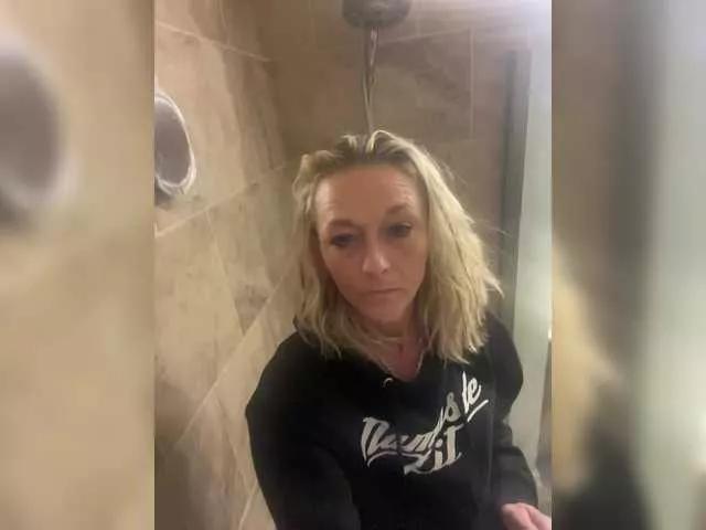 Esagee on BongaCams 