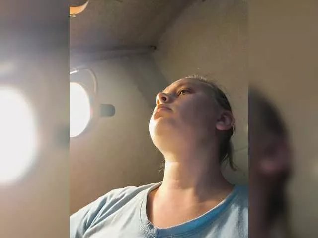 Offline esterjohns on BongaCams