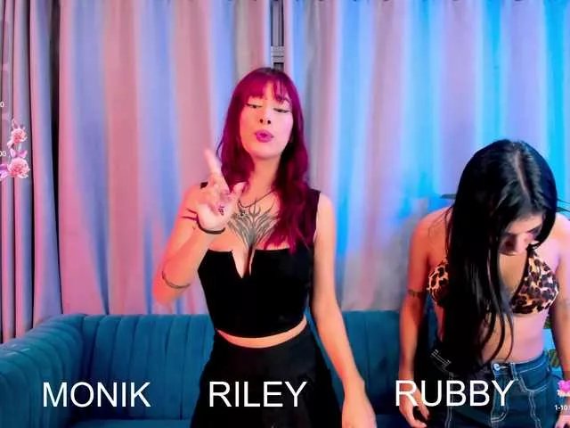 Offline Evil-Giirls on BongaCams