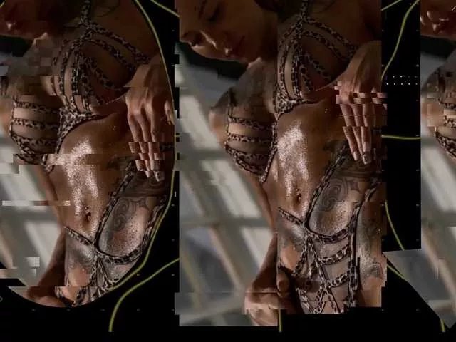 Offline Foxe-Sailey on BongaCams