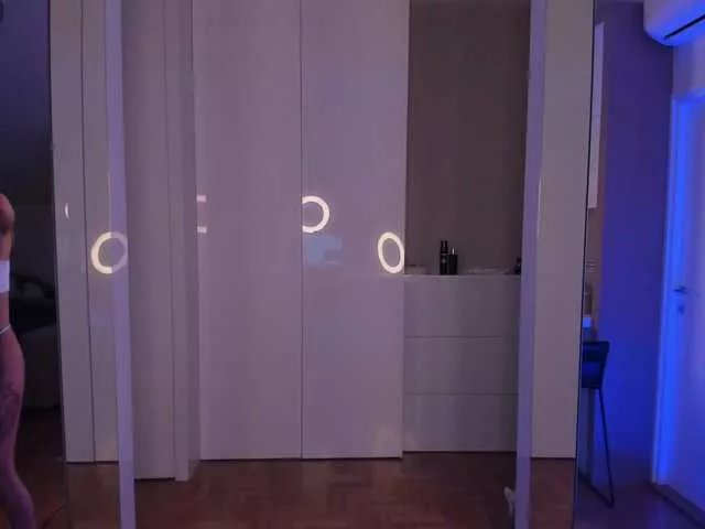 Offline Foxe-Sailey on BongaCams