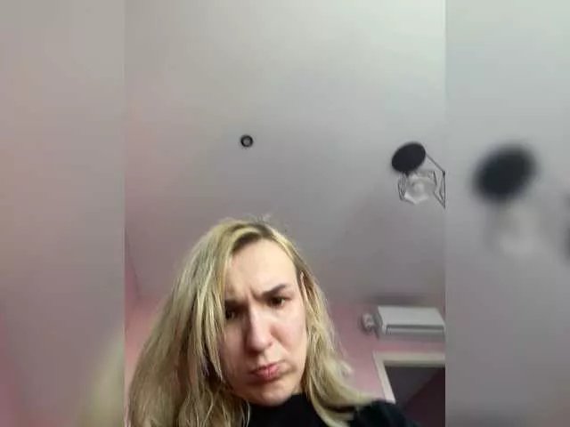 Offline Foxy27 on BongaCams