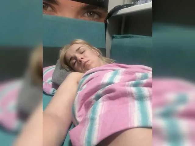 Offline Foxy27 on BongaCams