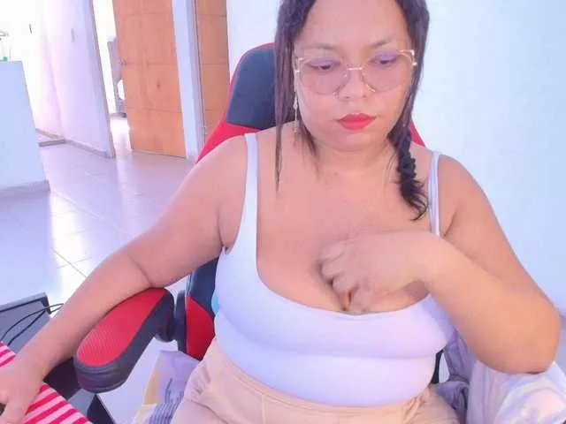 Offline italy-boobs on BongaCams