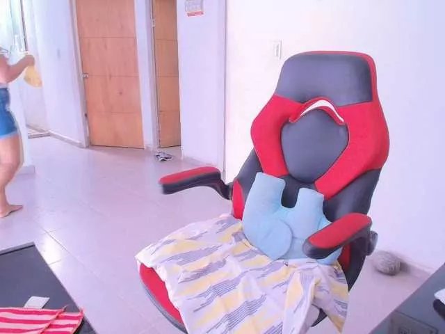 Offline italy-boobs on BongaCams