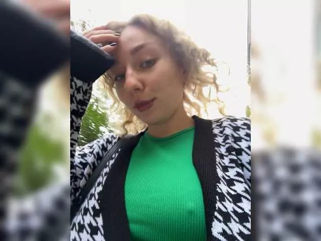 Offline Janchi- on BongaCams