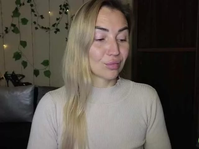 Freechat Jullyblondkiss on BongaCams