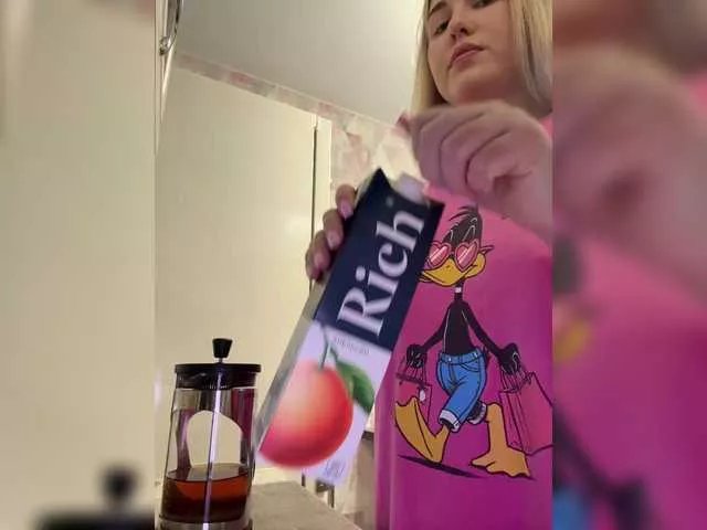 Offline KateMid on BongaCams