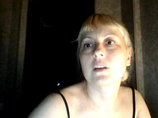 Offline krisss2016 on BongaCams