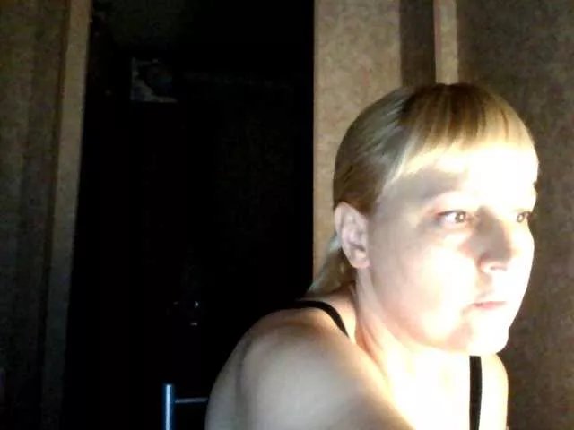 Offline krisss2016 on BongaCams