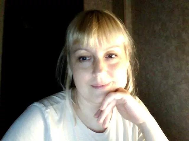 Offline krisss2016 on BongaCams