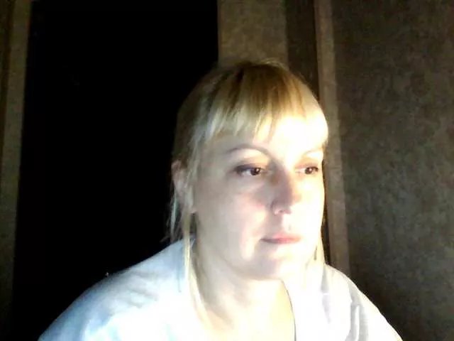 Offline krisss2016 on BongaCams