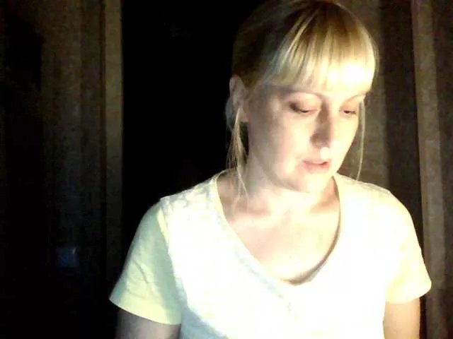 Offline krisss2016 on BongaCams