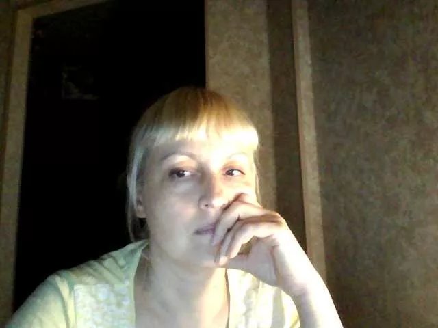 Offline krisss2016 on BongaCams