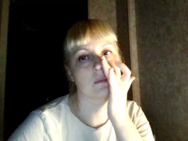 Offline krisss2016 on BongaCams