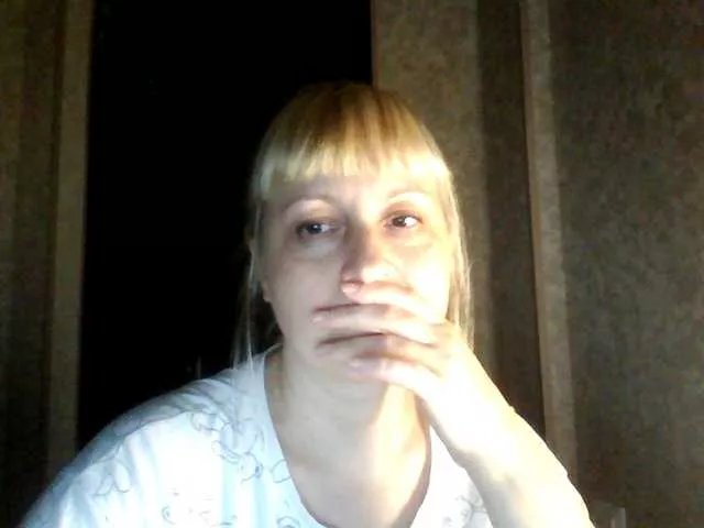 Offline krisss2016 on BongaCams