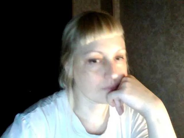 Offline krisss2016 on BongaCams