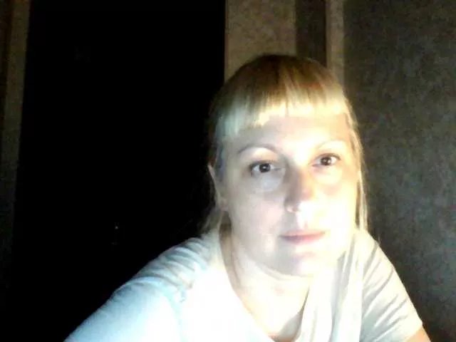 Offline krisss2016 on BongaCams