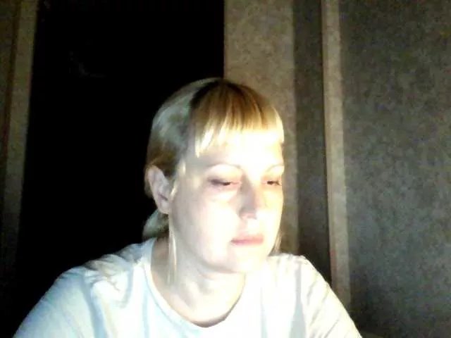 Offline krisss2016 on BongaCams