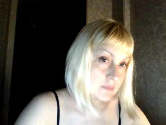 Offline krisss2016 on BongaCams