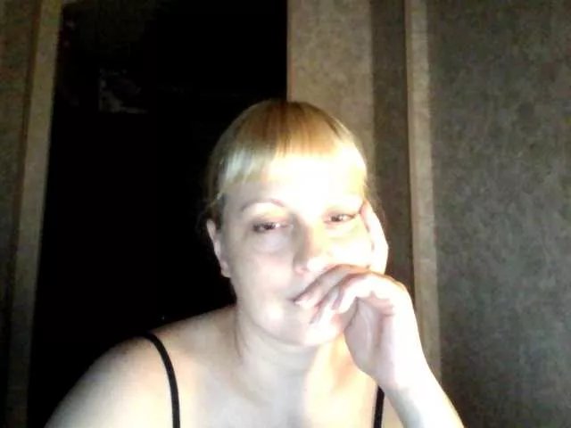 Offline krisss2016 on BongaCams