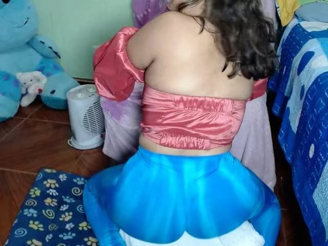 Offline Latin-caliente on BongaCams