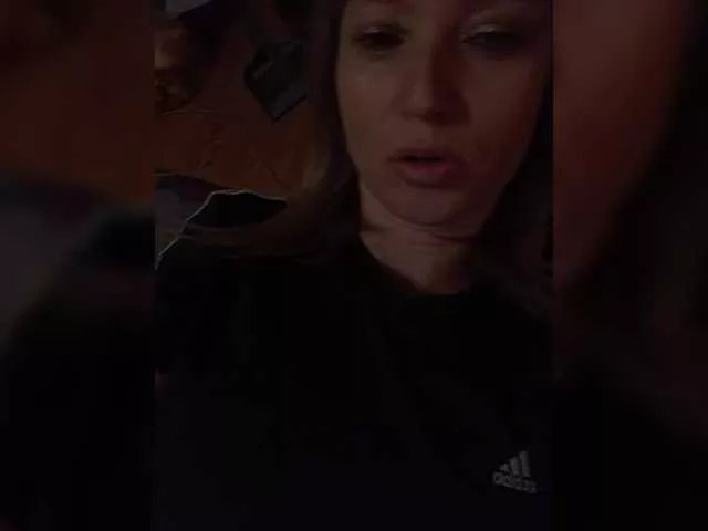 Offline Lena-33 on BongaCams