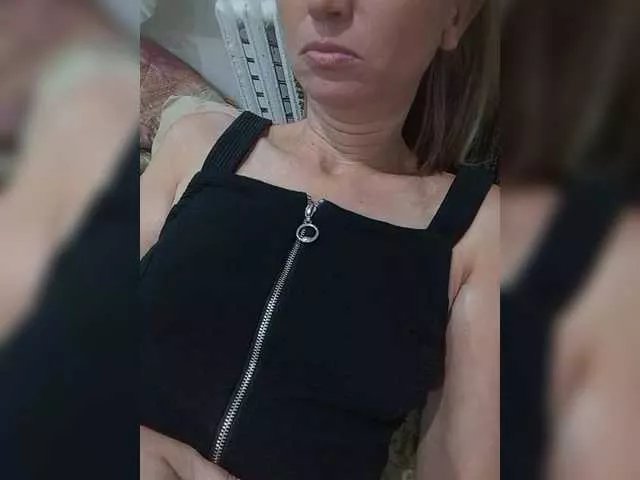 Offline Lena-33 on BongaCams