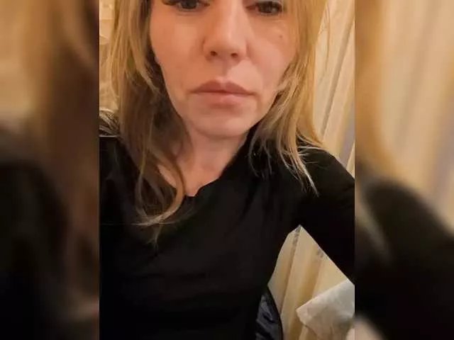 Offline LiaLucos on BongaCams