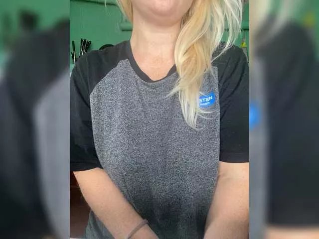 Offline Love-baby on BongaCams