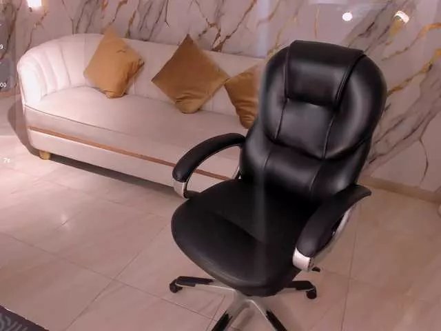 Offline MilaLawrence on BongaCams