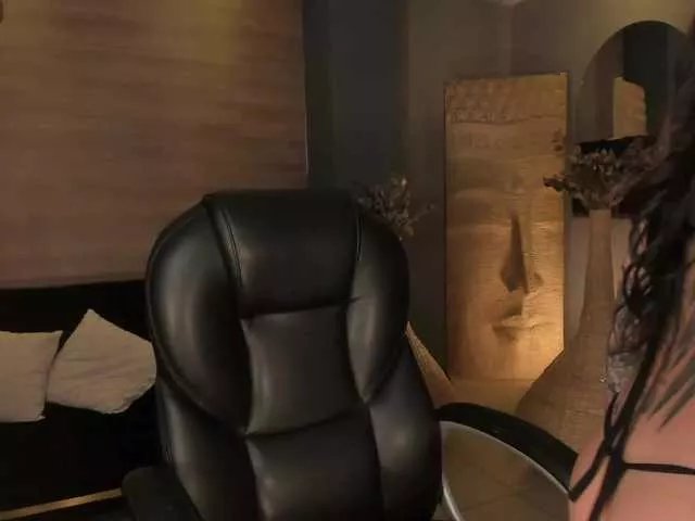 Offline MilaLawrence on BongaCams