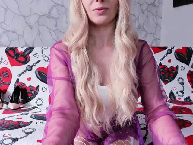 NaomiMelone on BongaCams 