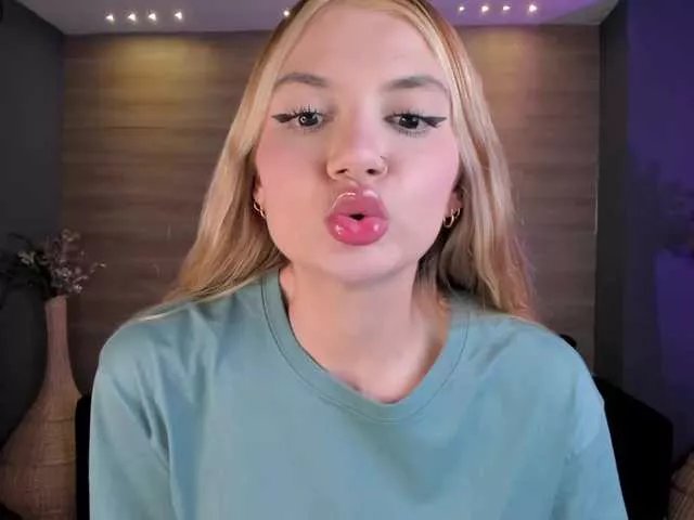 Freechat NiaHolland on BongaCams