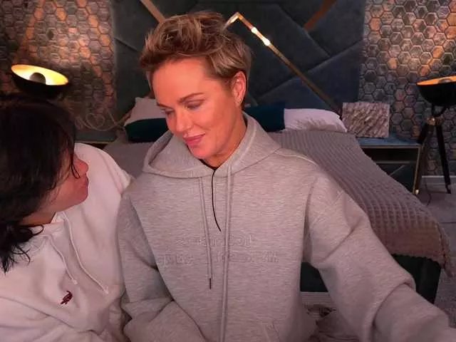 Offline PleasureWeCouple on BongaCams